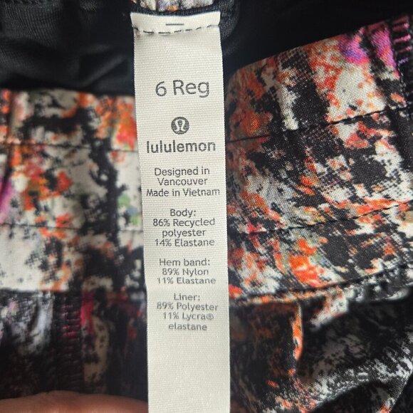 Lululemon Hotty Hot Short II *2.5" - 6 Vitalize Multi / Black - Picture 6 of 7